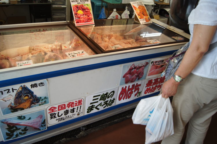 ショーケースで売っています